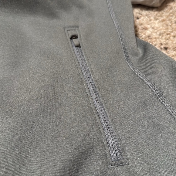 Nike Women's Gray and Silver Therma-Fit Lightweight Full Zip Jacket - Picture 5 of 6